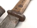Kaiserreich, Seitengewehr Modell 1884/98 alter Art, mit Lederscheide , nummerngleicher Truppenstempel, Abnahmestempel auf Klinge W 88  und Kontrollmarken auf  Griffkasten   , Hersteller Alex Coppel Solingen, ungereinigt