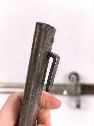 Österreich, Seitengewehr  Modell 1895 Mannlicher  für Stutzen, Eigentumstück,  Portepeeöse fehlt, Hersteller FGGY, Spitze der Klinge um ca 2 cm gekürz, Drücker fest