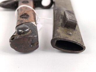 Österreich, Seitengewehr  Modell 1895 Mannlicher  für Stutzen, Eigentumstück,  Portepeeöse fehlt, Hersteller FGGY, Spitze der Klinge um ca 2 cm gekürz, Drücker fest