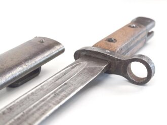 Österreich, Seitengewehr  Modell 1895 Mannlicher  für Stutzen, ohne Hilfskorn  Hersteller OEWG, Reste grüner Originallack auf Scheide