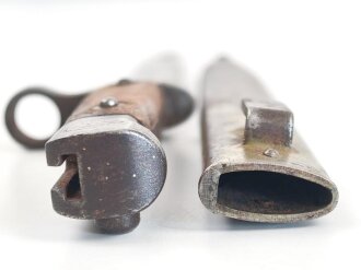 Österreich, Seitengewehr  Modell 1895 Mannlicher  für Stutzen, ohne Hilfskorn  Hersteller OEWG, Reste grüner Originallack auf Scheide