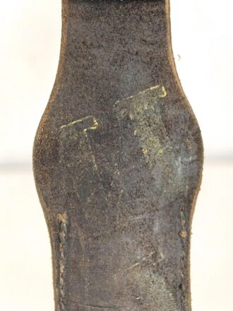 Italien, Seitengewehr Modell Carcano 1891 mit Koppelschuh, Lederscheide, mit geschwärzten Stahlbeschlägen,