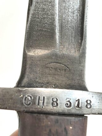 Italien, Seitengewehr Modell Carcano 1891 mit Koppelschuh, Lederscheide, mit geschwärzten Stahlbeschlägen,