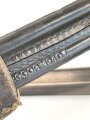 Italien, Seitengewehr Modell Carcano 1891 mit Koppelschuh, Lederscheide, mit geschwärzten Stahlbeschlägen,