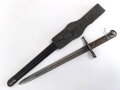 Italien, Seitengewehr Modell Carcano 1891 mit Koppelschuh, Lederscheide, mit geschwärzten Stahlbeschlägen,