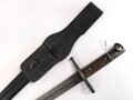 Italien, Seitengewehr Modell Carcano 1891 mit Koppelschuh, Lederscheide, mit geschwärzten Stahlbeschlägen,