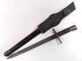 Italien, Seitengewehr Modell Carcano 1891 mit Koppelschuh, Lederscheide, mit geschwärzten Stahlbeschlägen,