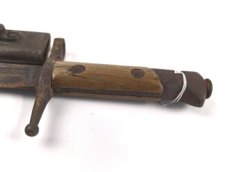 Italien, Seitengewehr Modell 1891/97 Carcano für Truppi Speziali für Gewehr Moschetto TS, Hersteller MA, Lederschride mit Messingbeschlägen, ungereinigt