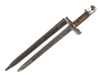 Italien, Seitengewehr Modell Carcano 1891 , Stahlscheide mit Sicken, offene Lötstelle ca 12 cm , Griffschale an der Vernietung ausgebrochen ,aber fest