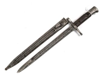 Italien, Seitengewehr Modell Carcano 1891 , Stahlscheide mit Sicken, offene Lötstelle ca 12 cm , Griffschale an der Vernietung ausgebrochen ,aber fest