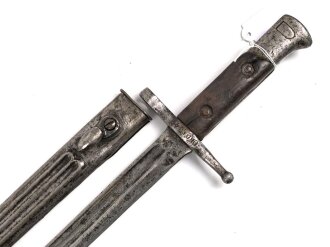 Italien, Seitengewehr Modell Carcano 1891 , Stahlscheide mit Sicken, offene Lötstelle ca 12 cm , Griffschale an der Vernietung ausgebrochen ,aber fest