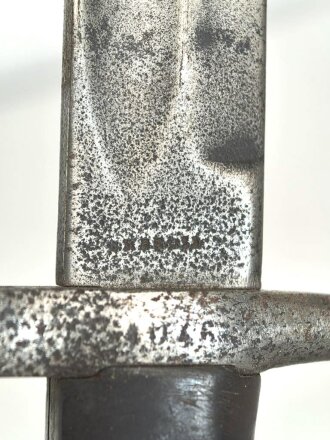 Italien, Seitengewehr Modell Vetterli 1870, Lederscheide mit Messingbeschlägen, ungereinigt, Scheide geschrumpft  ca 27 mm