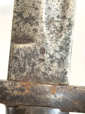 Italien, Seitengewehr Modell Vetterli 1870, Lederscheide mit Messingbeschlägen, ungereinigt, Scheide geschrumpft  ca 27 mm