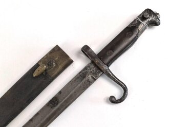 Italien, Seitengewehr Modell Vetterli 1870, Lederscheide mit Messingbeschlägen, ungereinigt, Scheide geschrumpft  ca 27 mm
