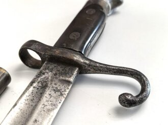 Italien, Seitengewehr Modell Vetterli 1870, Lederscheide mit Messingbeschlägen, ungereinigt, Scheide geschrumpft  ca 27 mm