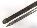 Italien, Seitengewehr Modell Vetterli 1870, Lederscheide mit Messingbeschlägen, ungereinigt, Scheide geschrumpft  ca 27 mm