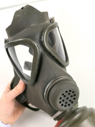 Bundeswehr, Gasmaske Modell 1965 mit Filter . Gebraucht, NUR FÜR DEKORATIONSZWECKE