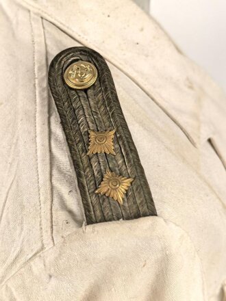 Kriegsmarine, weisses Jackett für einen Offizier. Stockfleckig, sonst guter Zustand, Eigentumsvermerk " Barnhäuser"