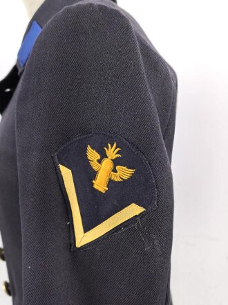 Kriegsmarine,  dunkelblauer Überzieher ( sogenannter Collani ) für einen Artilleriegefreiten. Eigentumstück in gutem Zustand, die Effekten höchstwahrscheinlich original vernäht