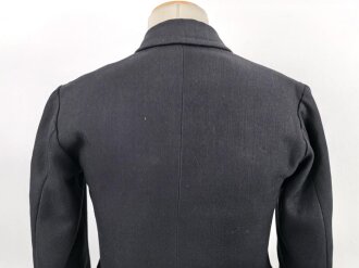 Kriegsmarine,  dunkelblauer Überzieher ( sogenannter Collani ) für einen Artilleriegefreiten. Eigentumstück in gutem Zustand, die Effekten höchstwahrscheinlich original vernäht