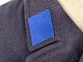 Kriegsmarine,  dunkelblauer Überzieher ( sogenannter Collani ) für einen Artilleriegefreiten. Eigentumstück in gutem Zustand, die Effekten höchstwahrscheinlich original vernäht