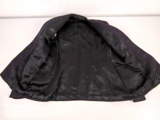 Kriegsmarine,  dunkelblaues Jackett mit zugehöriger Hose. Eigentumstücke, die Knöpfe wohl neuzeitlich ergänzt, der Brustadler scheinbar schon lange vernäht