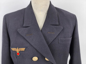 Kriegsmarine,  dunkelblaues Jackett mit zugehöriger Hose. Eigentumstücke, die Knöpfe wohl neuzeitlich ergänzt, der Brustadler scheinbar schon lange vernäht