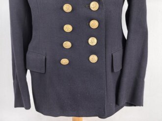 Kriegsmarine,  dunkelblaues Jackett mit zugehöriger Hose. Eigentumstücke, die Knöpfe wohl neuzeitlich ergänzt, der Brustadler scheinbar schon lange vernäht