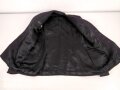Kriegsmarine,  dunkelblaues Jackett mit zugehöriger Hose. Eigentumstücke, die Knöpfe wohl neuzeitlich ergänzt, der Brustadler scheinbar schon lange vernäht
