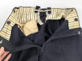 Kriegsmarine,  dunkelblaues Jackett mit zugehöriger Hose. Eigentumstücke, die Knöpfe wohl neuzeitlich ergänzt, der Brustadler scheinbar schon lange vernäht