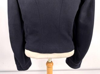 Kriegsmarine,  dunkelblaue Paradejacke für einen Bootsmann. Kammerstück von 1936, die Effekten original vernäht. Guter Zustand