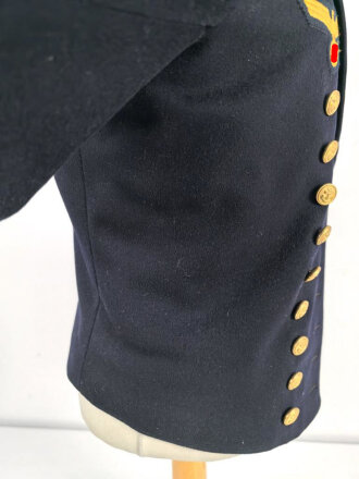 Kriegsmarine,  dunkelblaue Paradejacke für einen Bootsmann. Kammerstück von 1936, die Effekten original vernäht. Guter Zustand