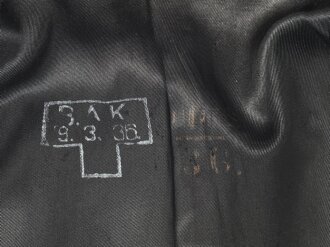 Kriegsmarine,  dunkelblaue Paradejacke für einen Bootsmann. Kammerstück von 1936, die Effekten original vernäht. Guter Zustand