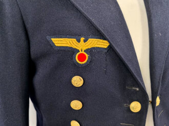 Kriegsmarine,  dunkelblaue Paradejacke für einen Bootsmann. Kammerstück von 1936, die Effekten original vernäht. Guter Zustand