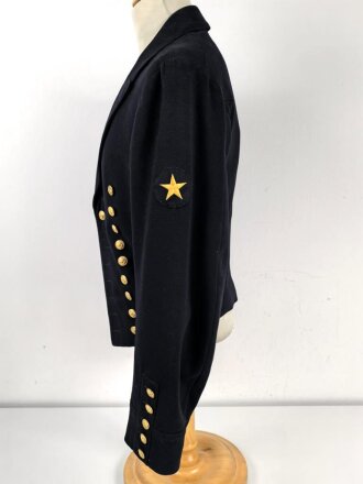 Kriegsmarine,  dunkelblaue Paradejacke für einen Bootsmann. Kammerstück von 1936, die Effekten original vernäht. Guter Zustand