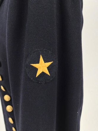 Kriegsmarine,  dunkelblaue Paradejacke für einen Bootsmann. Kammerstück von 1936, die Effekten original vernäht. Guter Zustand
