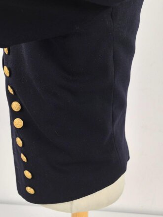 Kriegsmarine,  dunkelblaue Paradejacke für einen Bootsmann. Kammerstück von 1936, die Effekten original vernäht. Guter Zustand