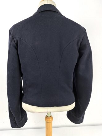 Kriegsmarine,  dunkelblaue Paradejacke für einen Bootsmann. Kammerstück von 1936, die Effekten original vernäht. Guter Zustand