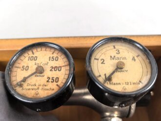 Sauerstoff Behandlungsgerät 38 ( o.Fl.) Sehr guter Zustand, ungereinigt. Gebrauchsanweisung von Havlicek Prag. Luftwaffenblauer Originallack