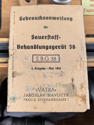 Sauerstoff Behandlungsgerät 38 ( o.Fl.) Sehr guter Zustand, ungereinigt. Gebrauchsanweisung von Havlicek Prag. Luftwaffenblauer Originallack
