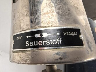 Sauerstoff Behandlungsgerät  mit 6 Masken , Auergesellschaft 1938. Transportkasten alt überlackiert und markiert " L.A.B.4"