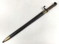 Preußen, Artillerieseitengewehr Modell 1871, Truppenstempel auf Mundblech, Abnahmestempel auf Klinge FW 61, Hersteller Glauberg Solingen, Lederscheide mit Messingbeschlägen, Klingenlänge 50 cm, ungereinigt, Drücker fest