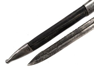 Bayern, Seitengewehr Modell 71/84 mit Säge  Hersteller Weyersberg Kirschbaum Solingen, bayrischer Truppenstempel auf Parierstange, Abnahme W 88 und L mit Krone 91 , O mit Krone, Scheidennaht offen , Leder weich
