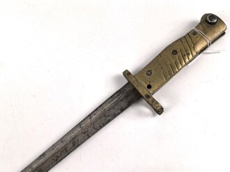 1.Weltkrieg Ersatzseitengewehr mit geriffeltem Messinggriff ohne Scheide, Reinigungsloch,  mit ausgeprägter Laufkralle und dreikantiger Klinge