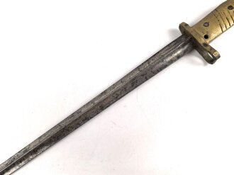 1.Weltkrieg Ersatzseitengewehr mit geriffeltem Messinggriff ohne Scheide, Reinigungsloch,  mit ausgeprägter Laufkralle und dreikantiger Klinge