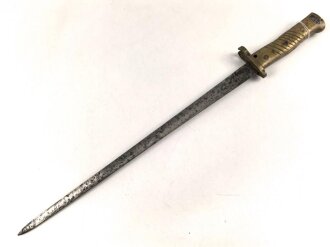 1.Weltkrieg Ersatzseitengewehr mit geriffeltem Messinggriff ohne Scheide, Reinigungsloch,  mit ausgeprägter Laufkralle und dreikantiger Klinge
