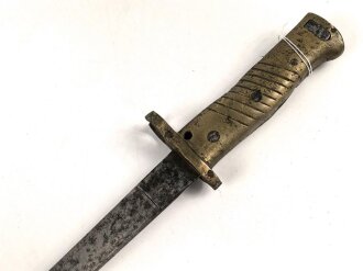 1.Weltkrieg Ersatzseitengewehr mit geriffeltem Messinggriff ohne Scheide, Reinigungsloch,  mit ausgeprägter Laufkralle und dreikantiger Klinge