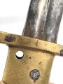 1.Weltkrieg Ersatzseitengewehr mit geriffeltem Messinggriff ohne Scheide, Reinigungsloch,  mit ausgeprägter Laufkralle und dreikantiger Klinge
