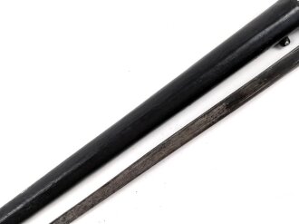 1.Weltkrieg Ersatzseitengewehr mit glattem Stahlgriff und Dillenbajonettklinge ,  ausgeprägte Laufkralle 17 mm , Klingenlänge 43,7 cm , Scheide nachgefertigt, komplett gespachtelt und nachlackiertes Stück, Drücker fest,