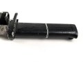 1.Weltkrieg Ersatzseitengewehr mit glattem Stahlgriff und Dillenbajonettklinge ,  ausgeprägte Laufkralle 17 mm , Klingenlänge 43,7 cm , Scheide nachgefertigt, komplett gespachtelt und nachlackiertes Stück, Drücker fest,